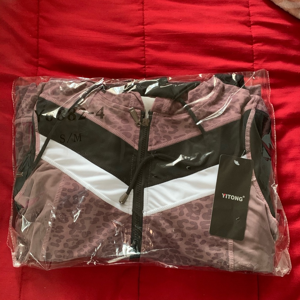 Women’s 3 piece activewear set